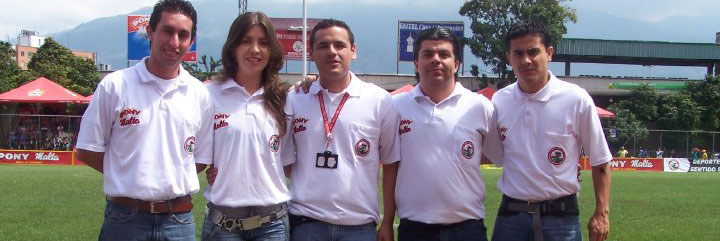 En compañía de Jarvi Augusto Escobar, Sara Valderrama, Davis Zapata y Jorge Lopera (de izquierda a derecha).