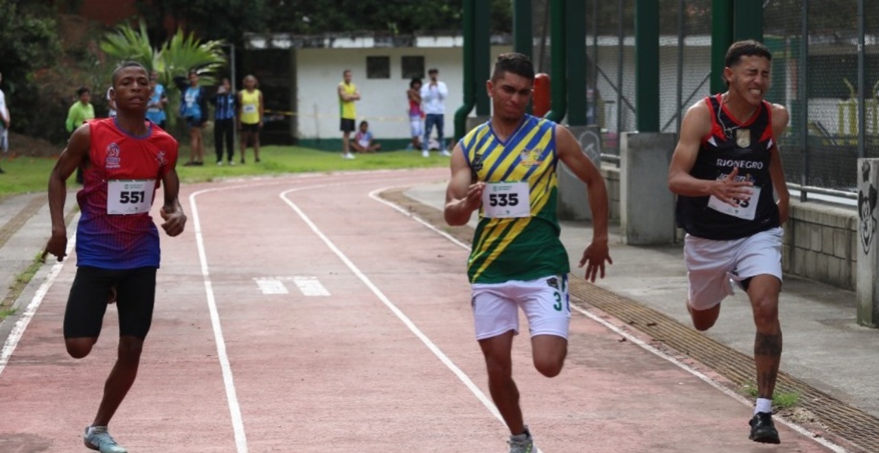 Entre el atletismo y el fútbol, las dos pasiones de Jonathan Stiven Amaya Mira, doble medallista de oro en los Juegos Campesinos