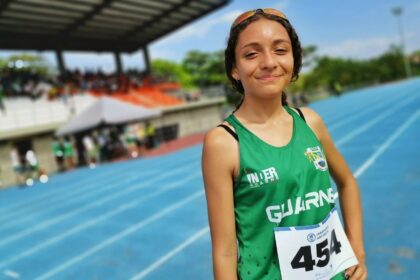 Destello dorado en la pista: el brillante triunfo de Manuela Muñoz Gallego en los 800 metros planos
