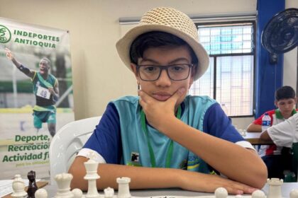 Un sombrero, un tablero y un sueño: la historia de José Miguel Quintero en los Juegos Intercolegiados