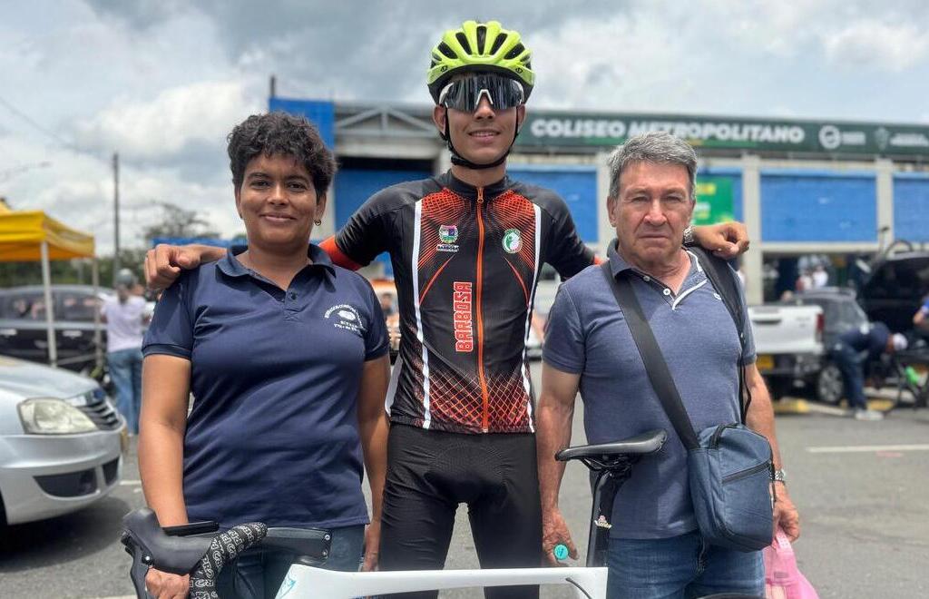 Estudia gastronomía y sueña con Europa: la historia de Juan José Múnera, el ciclista de Barbosa que ganó el oro en Girardota